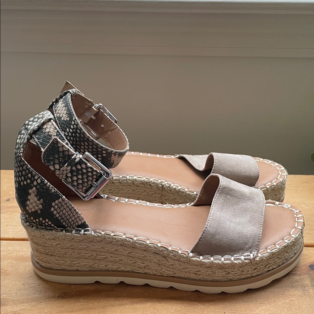 Universal Threads Tan and Snakeskin Espadrille Wedges 8.5